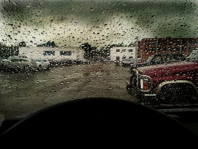 в машине в дождь