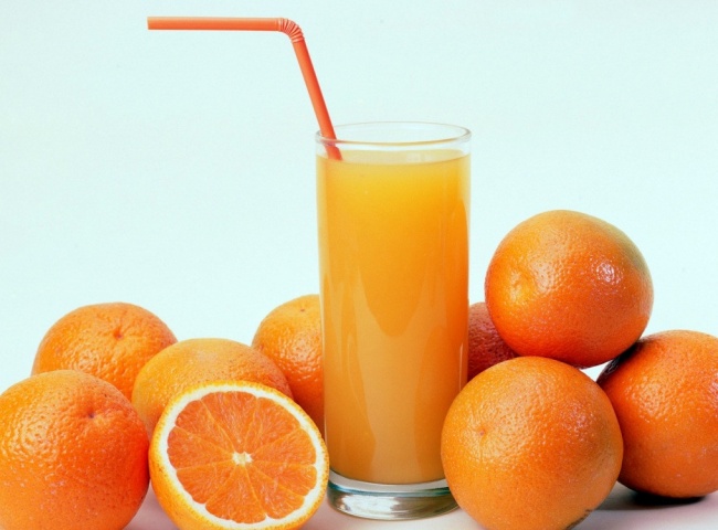 апельсиновый или яблочный сок