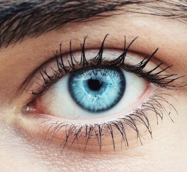 голубой глаз