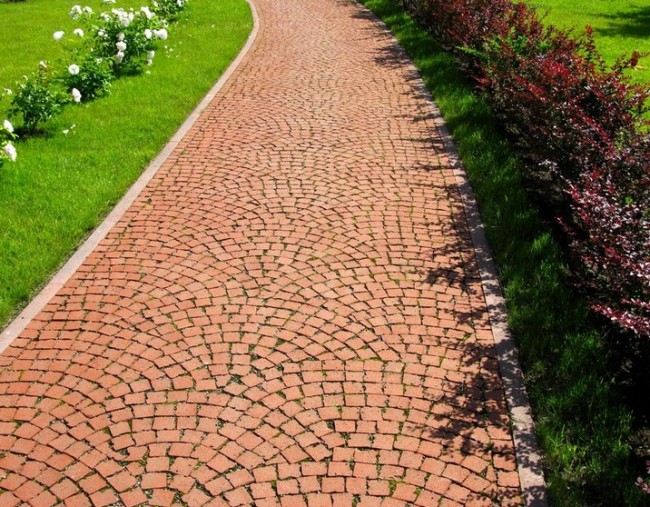Нравятся тротуары сделанные из плитки