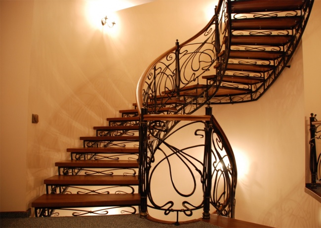 Лестницы из художественной ковки