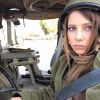 Девушка водитель